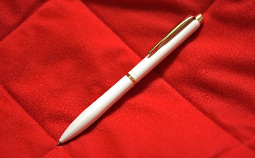 文房具好きの筆者が選ぶ、見た目良し書き心地ヌルヌルのお気に入りのボールペン「アクロドライブ」